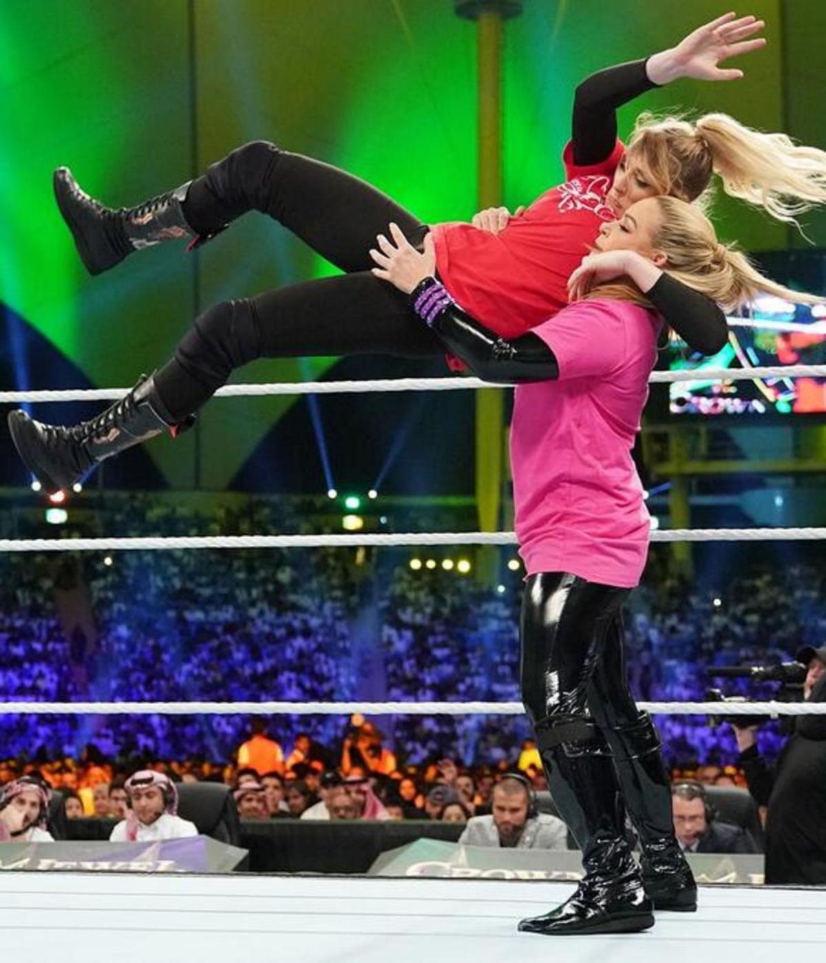 Lluita al ring però tapades fins al coll