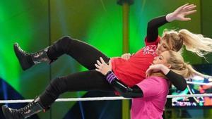 Lluita al ring però tapades fins al coll