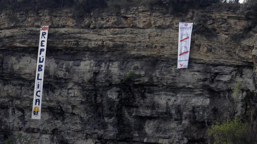 Les pancartes penjades avui a Castellgalí