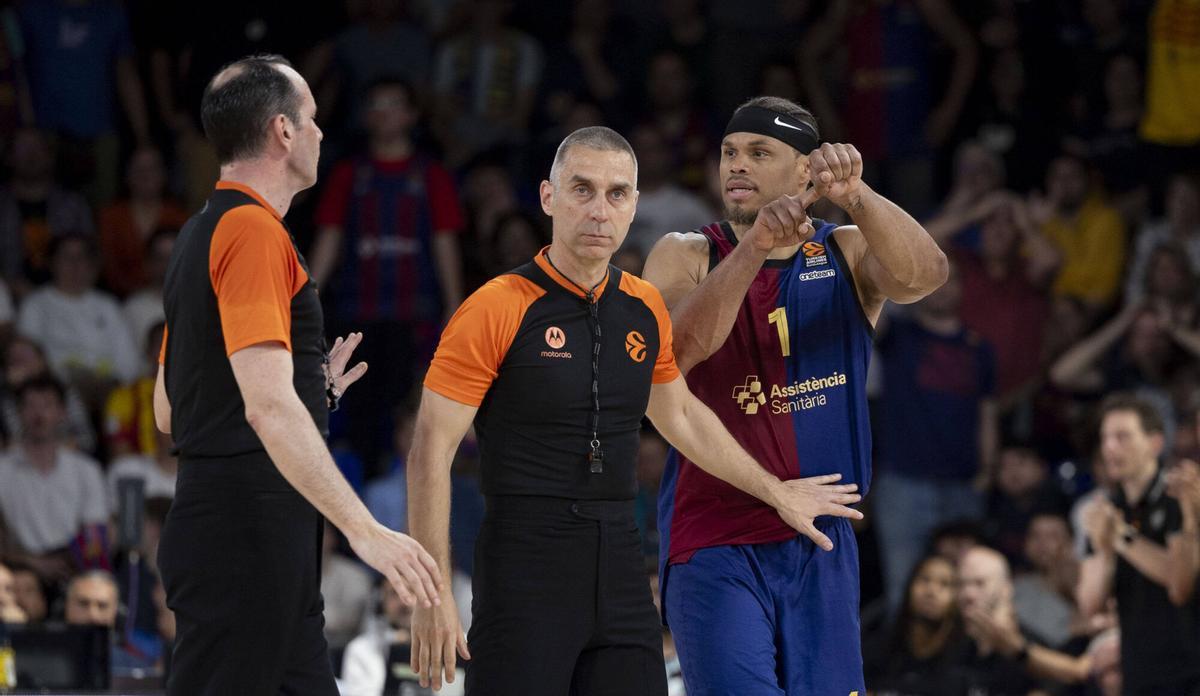 Anderson protesta a los árbitros.