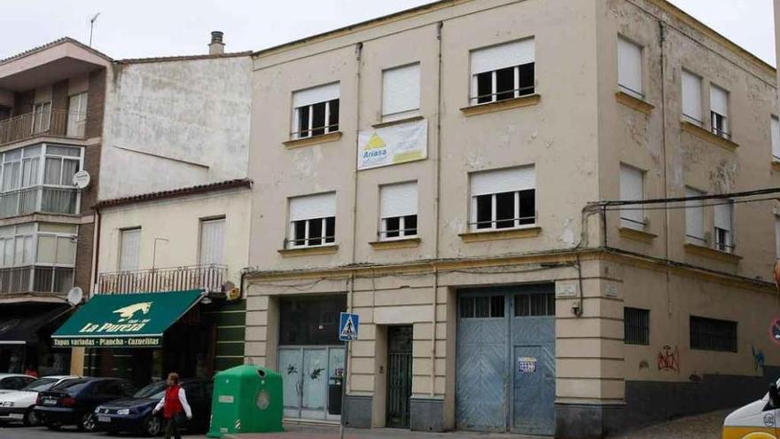 Edificio en el que se creará la sede de la Fundación en la calle Obispo Nieto.