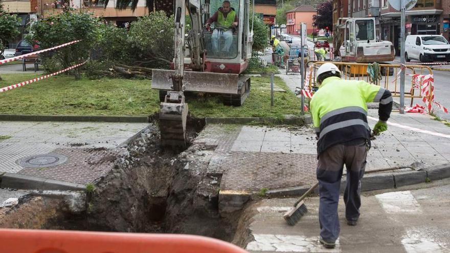 Obras en la calle Manuel González Vigil de El Entrego. Fernando Rodríguez