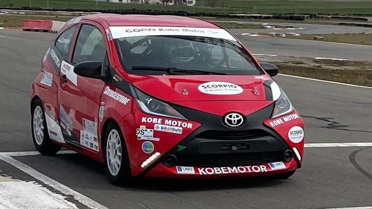 Javier Conejero, a los mandos de su coche en el Copa Kobe.