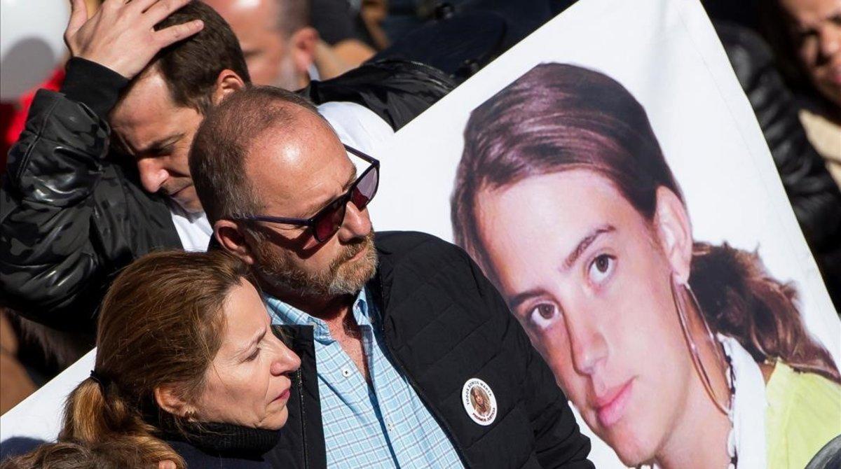 Los padres de Marta del Castillo y el abuelo durante una manifestación convocada por la familia en el décimo aniversario de su asesinato.