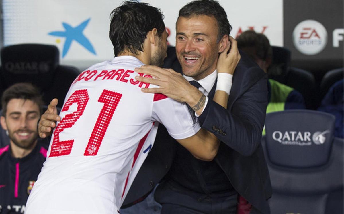 Luis Enrique se abrazó a Nico Pareja antes del partido