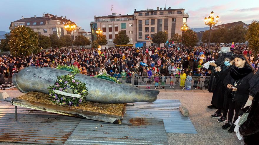 El entierro de la lamprea reúne a miles de personas en Salvaterra