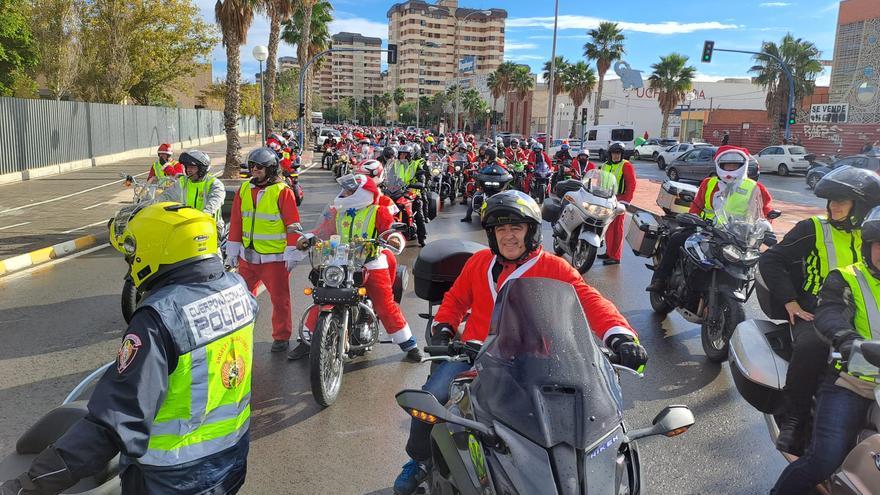 La ‘Moto Papanoelada’ recorre Alicante con 300 motoristas para entregar juguetes solidarios