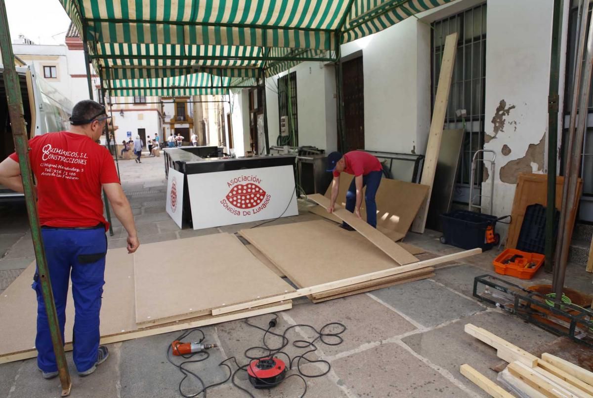 Las cruces se preparan para la fiesta