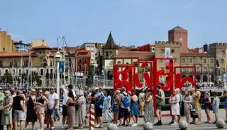 Así es el desembarco del turismo internacional en Gijón: "La próxima vez venimos unas vacaciones más largas"