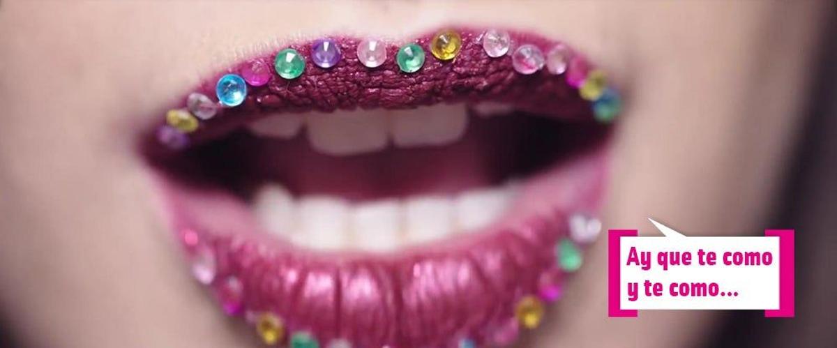 Los labios con perlitas te hablan 'Bajito'