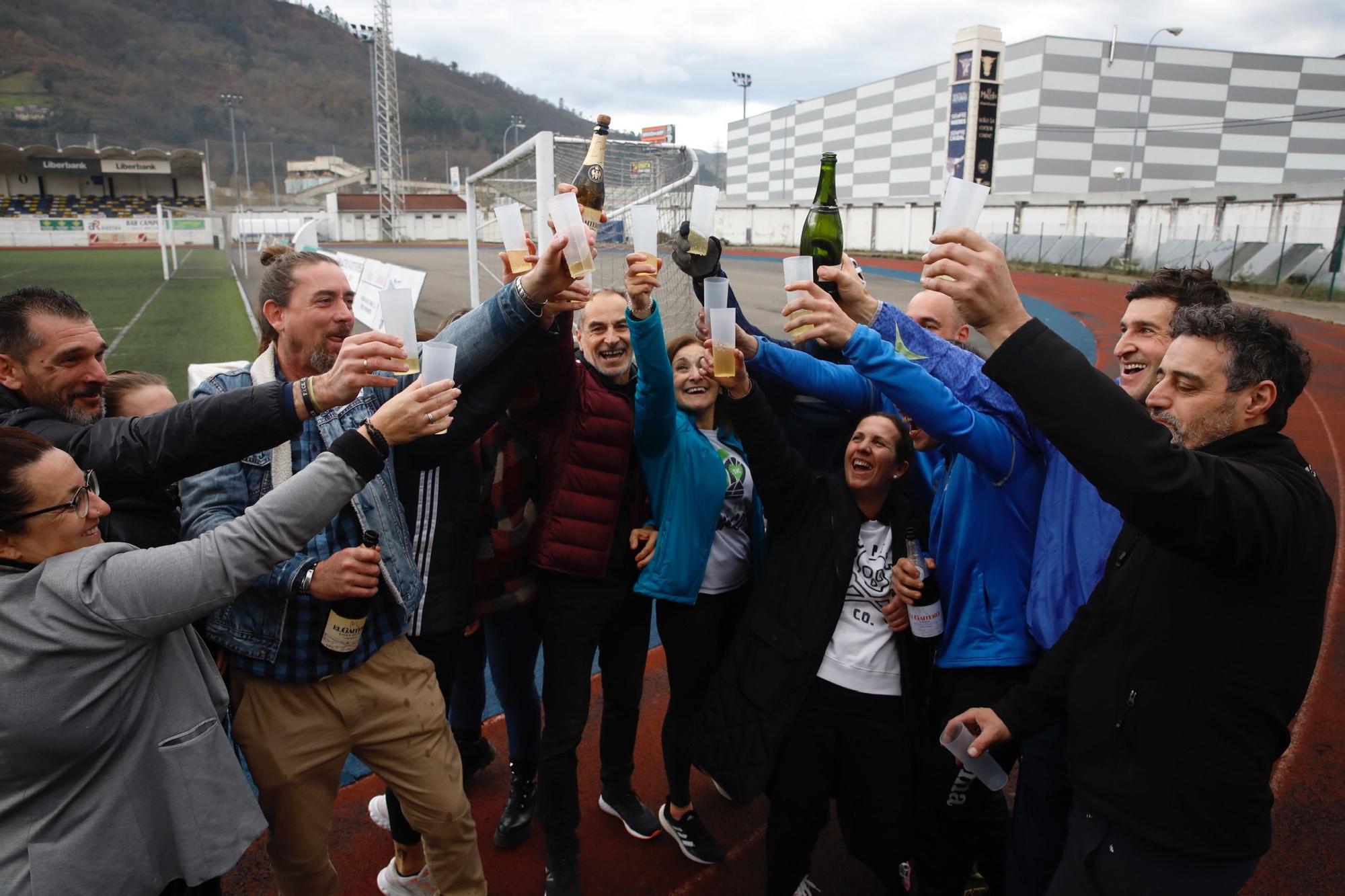 EN IMÁGENES | El Gordo reparte millones en Asturias: así ha sido la jornada de la Lotería de Navidad en Asturias