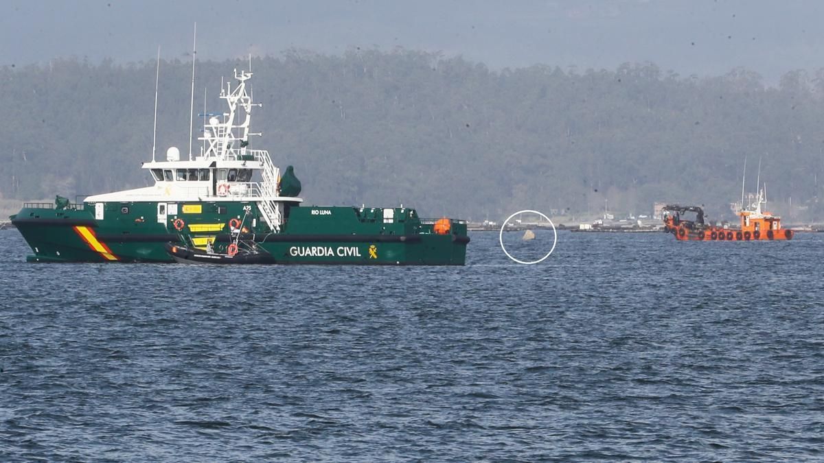 Operación de reflotado del narcosubmarino en la ría de Arousa