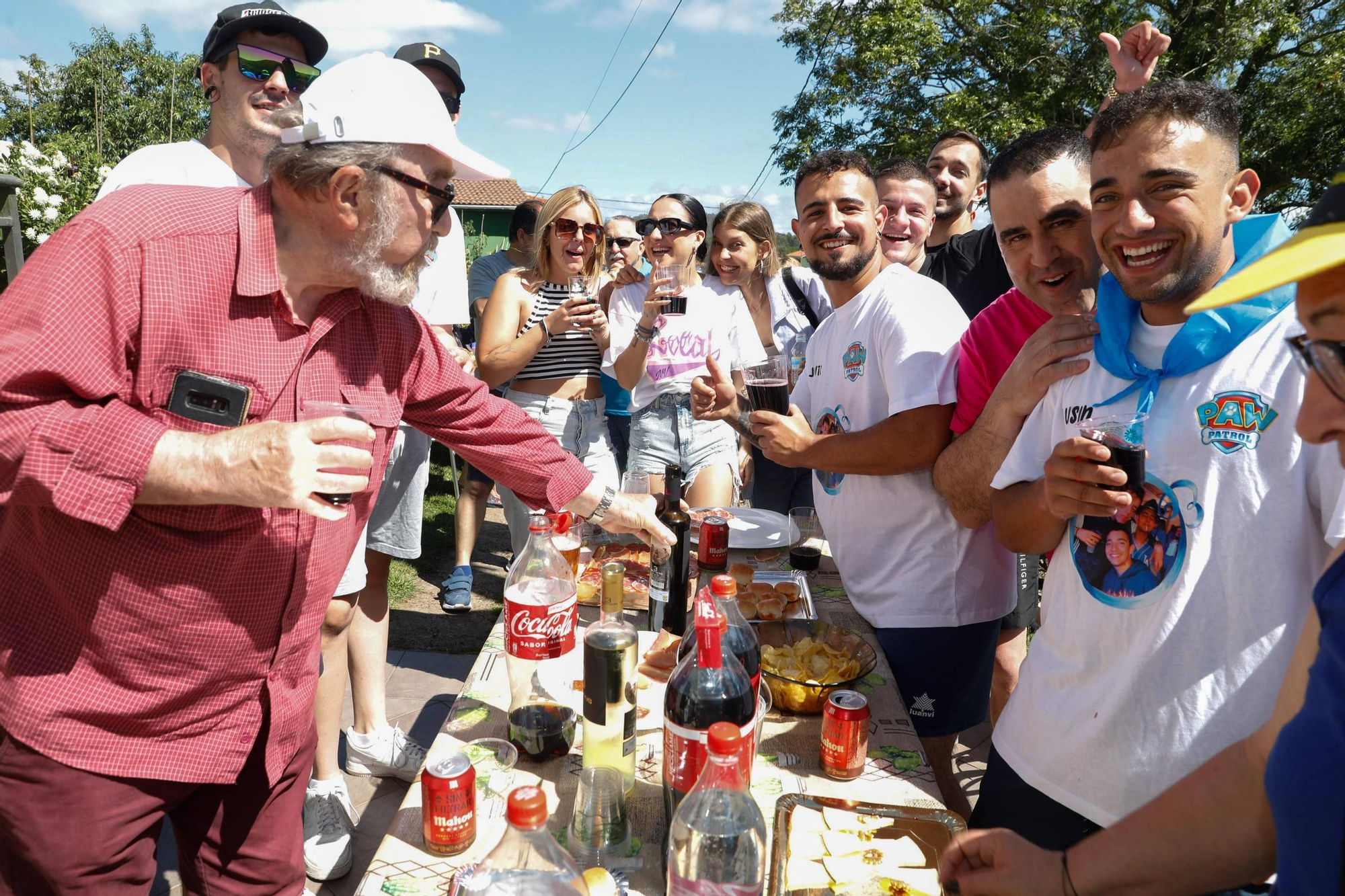 EN IMÁGENES: los vecinos de La Peral celebran "la fiesta de los viejos" con gran espectación