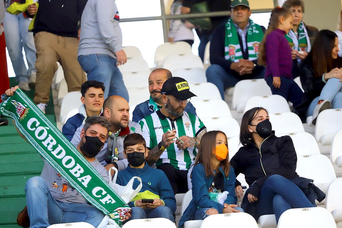 Córdoba CF - Las Palmas Atlético: Las imágenes de la afición en el Arcángel