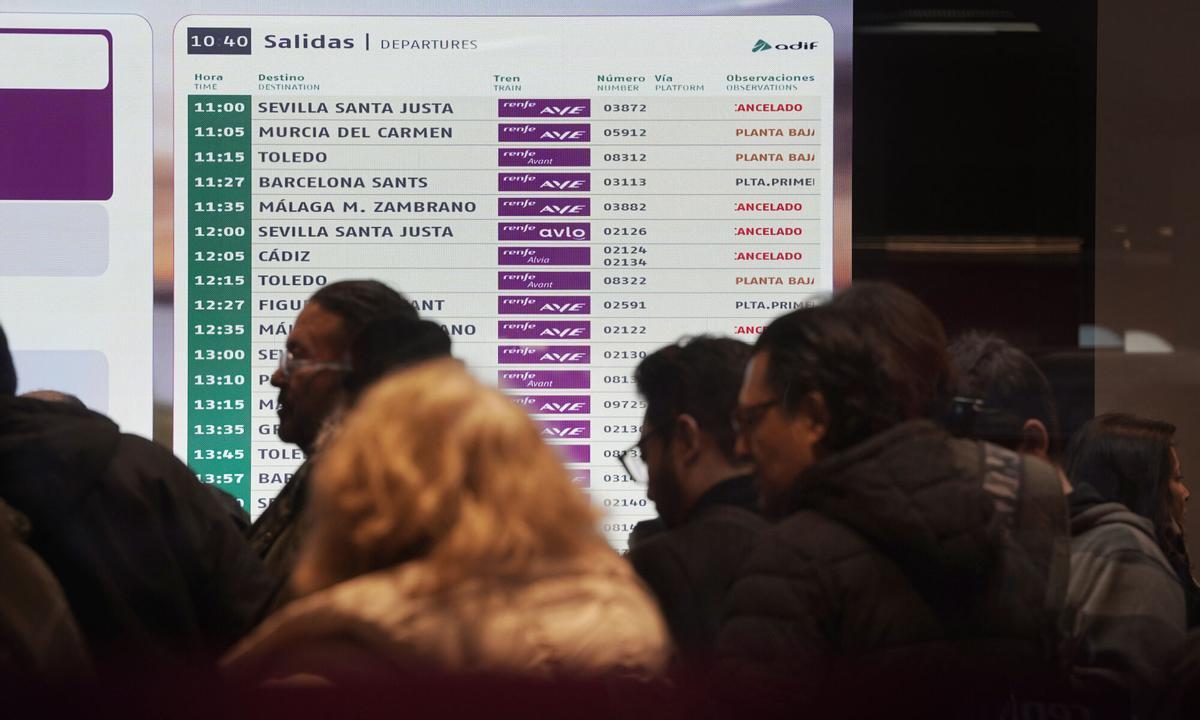 Estación de Atocha, el día después del accidente de Adamuz (Córdoba). Atención al cliente de Renfe.