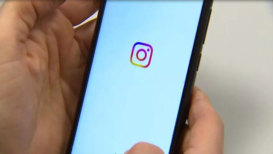 Instagram añade una nueva funcionalidad y permitirá publicar comentarios en las historias de los demás usuarios