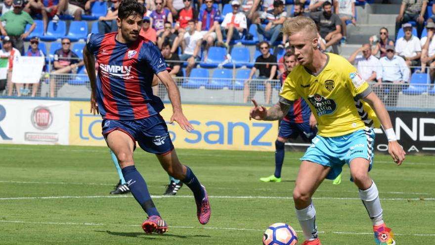 El Huesca y el Valladolid ganan y meten presión al Oviedo
