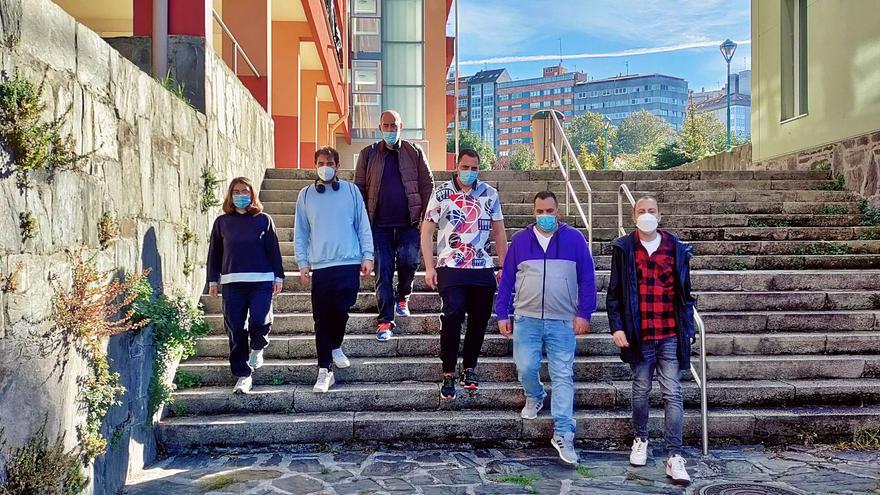 Usuarios de APEM, que forman parte del grupo Gente Única. | // LA OPINIÓN