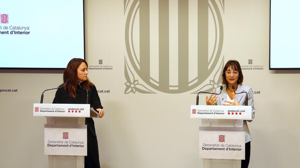 La directora general de Protecció Civil, Mercè Salvat, i la del Servei Meteorològic de Catalunya, Sarai Sarroca, durant la roda de premsa.