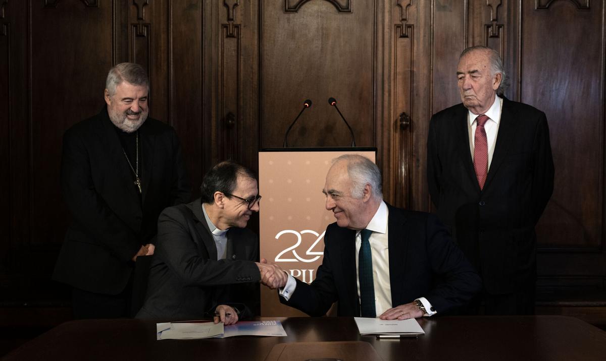 Firma del convenio para la restauración de la cúpula 'Regina Patriarcharum' de la Basílica del Pilar.
