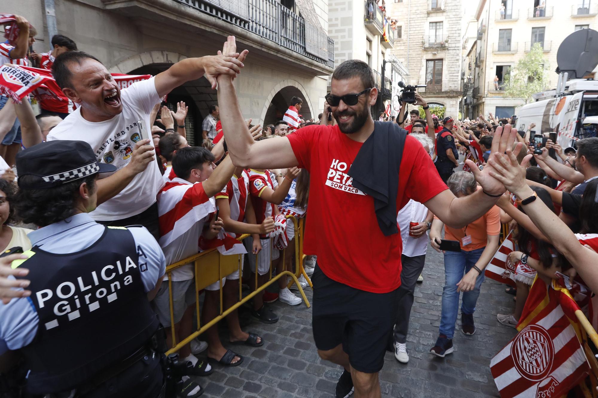 Les millors imatges de la rua de celebració del Girona i el Bàsquet Girona