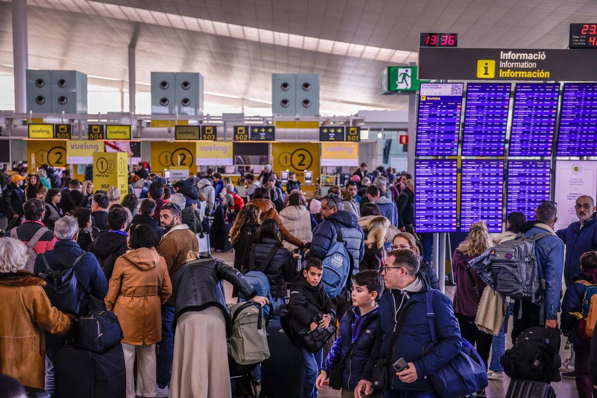 Importantes demoras en El Prats por la huelga de los trabajadores de handling de Iberia