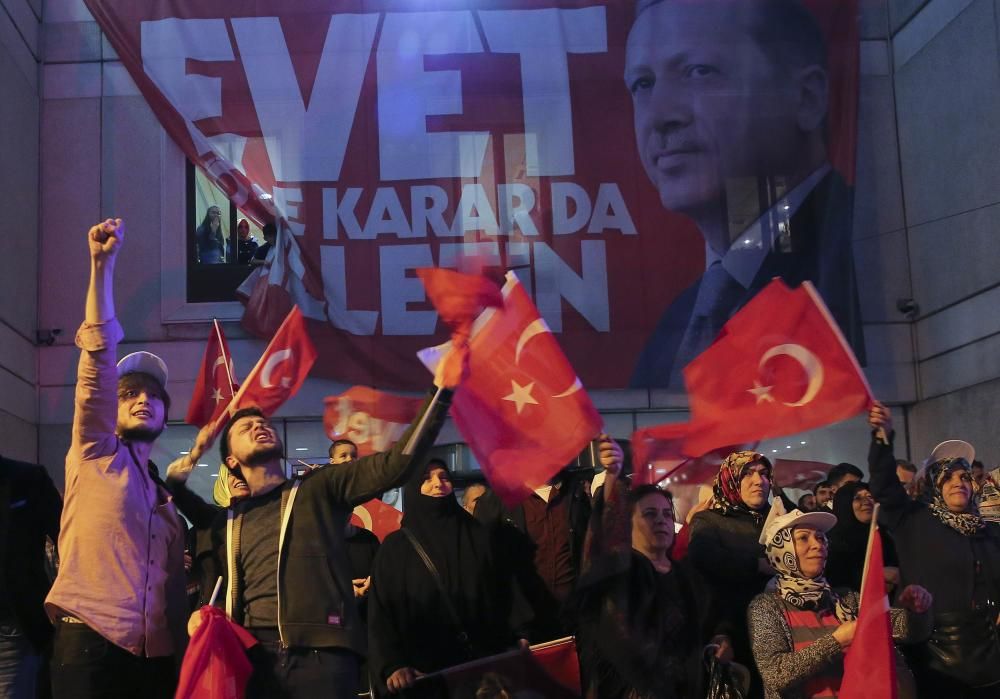 Erdogan gana el referéndun constitucional en Turquía