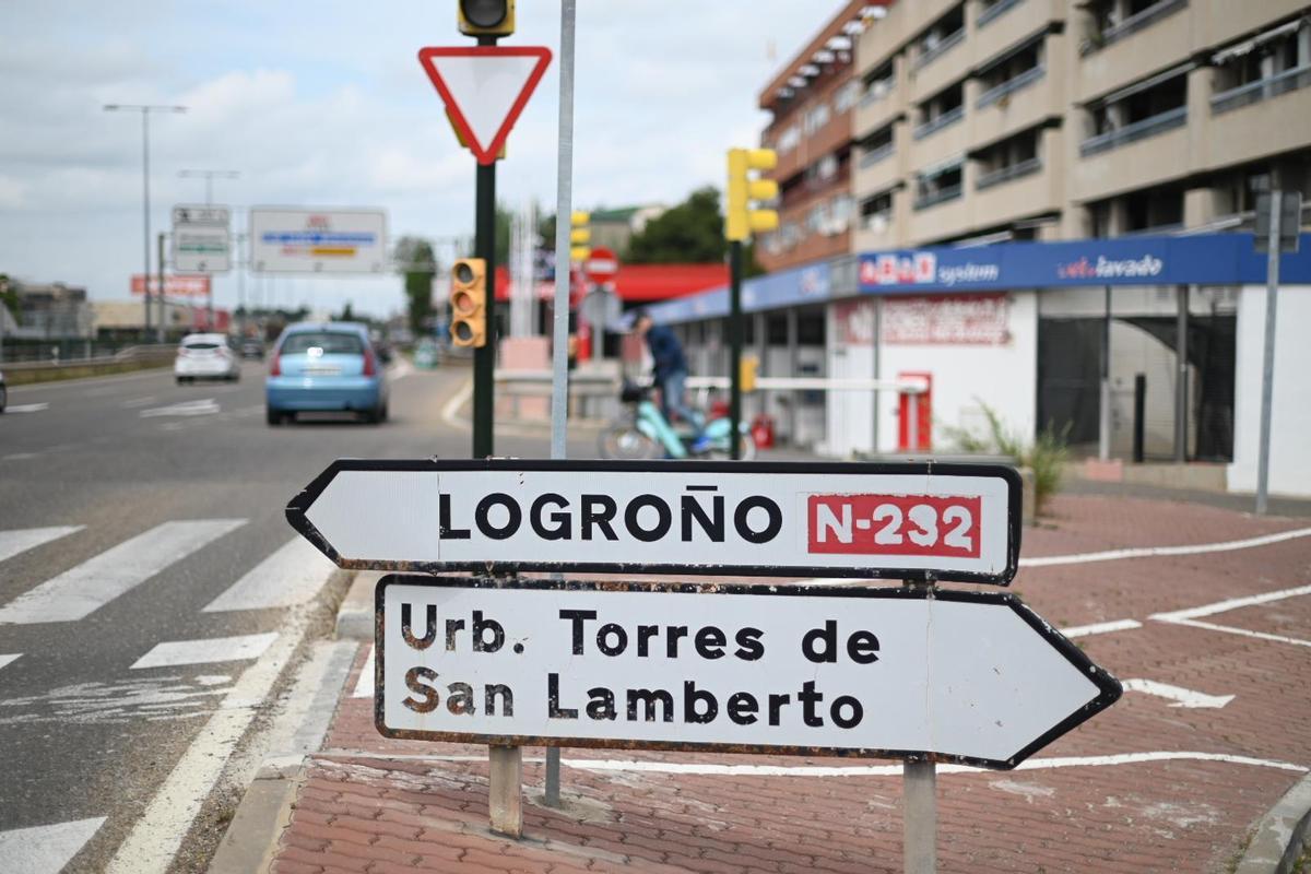 Entrada a la urbanización Torres de San Lamberto.