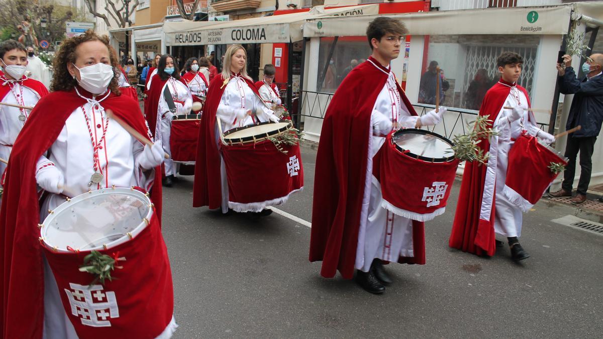 Los vecinos participaron en la procesión de las palmas del Domingo de Ramos.
