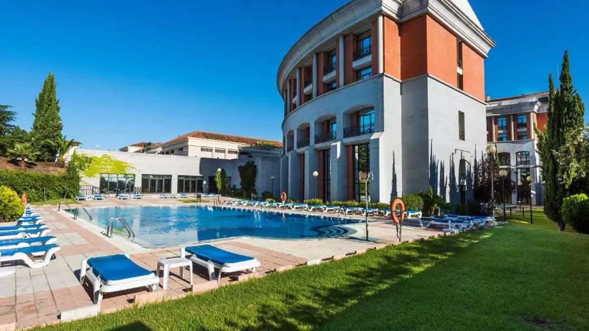 Grave un niño de 10 años tras sufrir un ahogamiento en la piscina de un hotel de Mérida