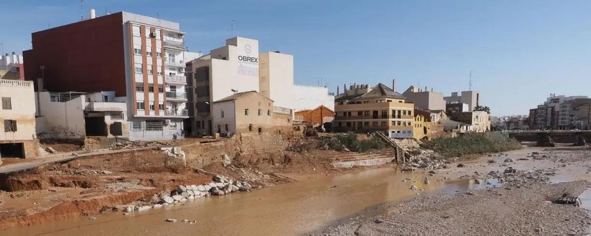 Efectos del desbordamiento de un río en Valencia por la DANA