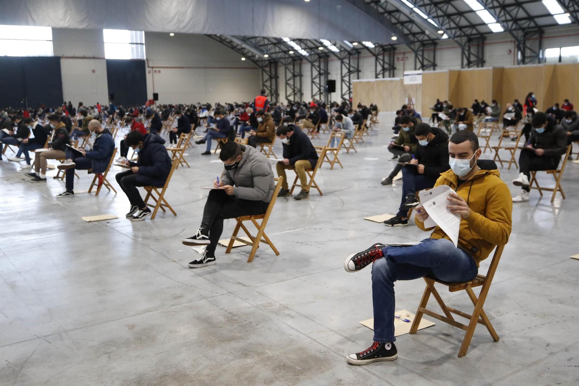 Los futuros bomberos de Vigo pasan a examen