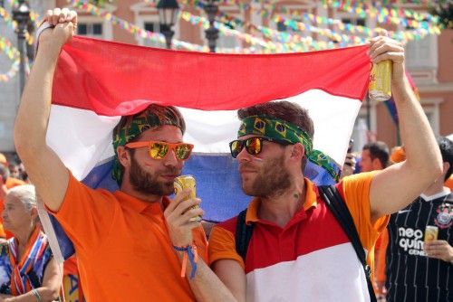 Las aficiones de España y Holanda animan Salvador de Bahía