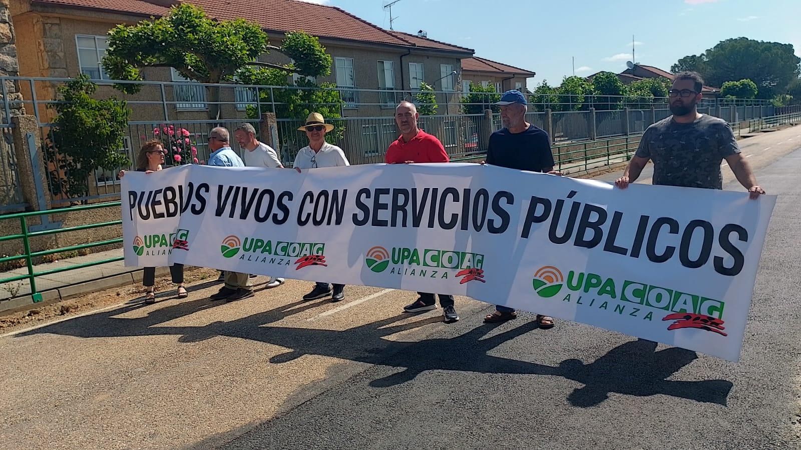 GALERÍA | Protesta en Villardeciervos para reclamar un plan especial para la Sierra de la Culebra