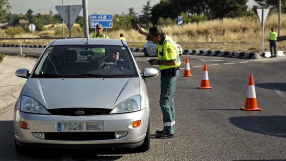 La Guardia Civil vigila la actitud de los conductores