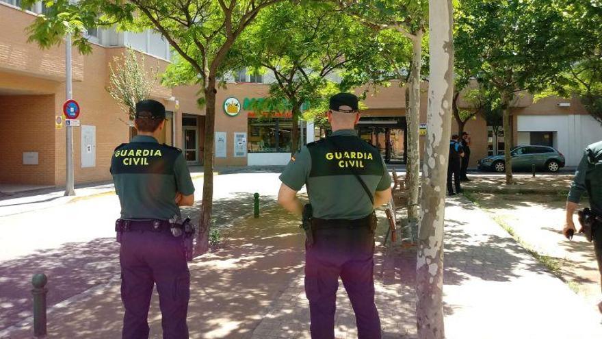 Una mochila extraviada lleva a desalojar un supermercado en Utebo