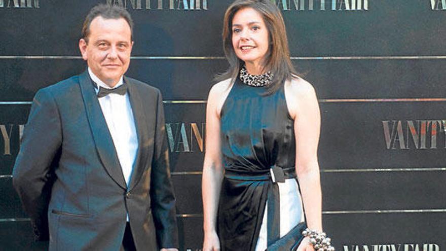 Horrach posa con Lourdes Garzón, directora de ´Vanity Fair´.