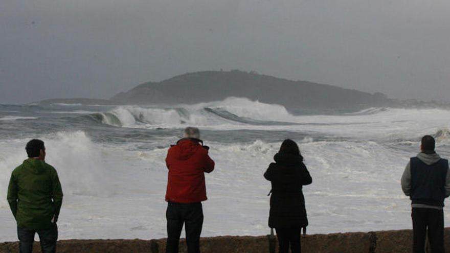 Oleaje en el rompeolas de Baiona // DE ARCOS