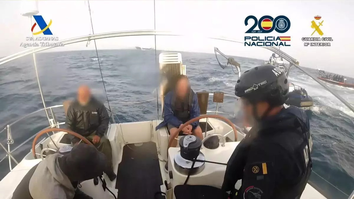 Incautan 500 kilos de cocaína en un velero interceptado cerca de Canarias y detienen a tres tripulantes