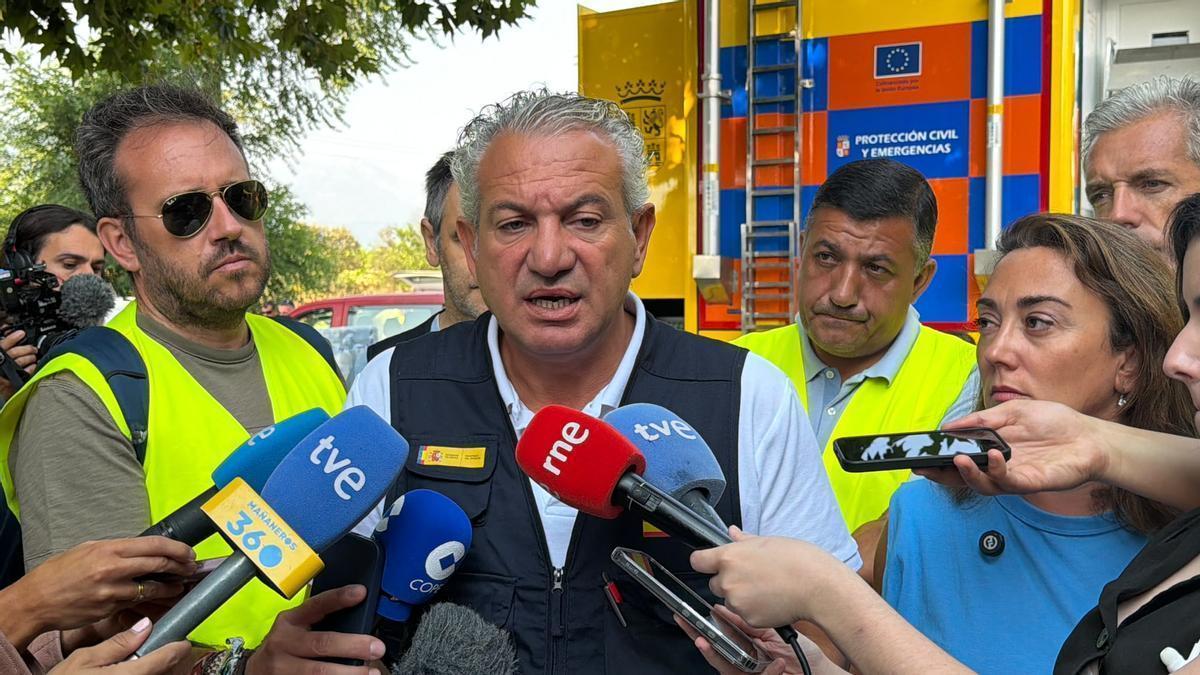 El delegado del Gobierno, Nicanor Sen, el pasado martes en el Puesto de Mando Avanzado de Navaluenga, Ávila.