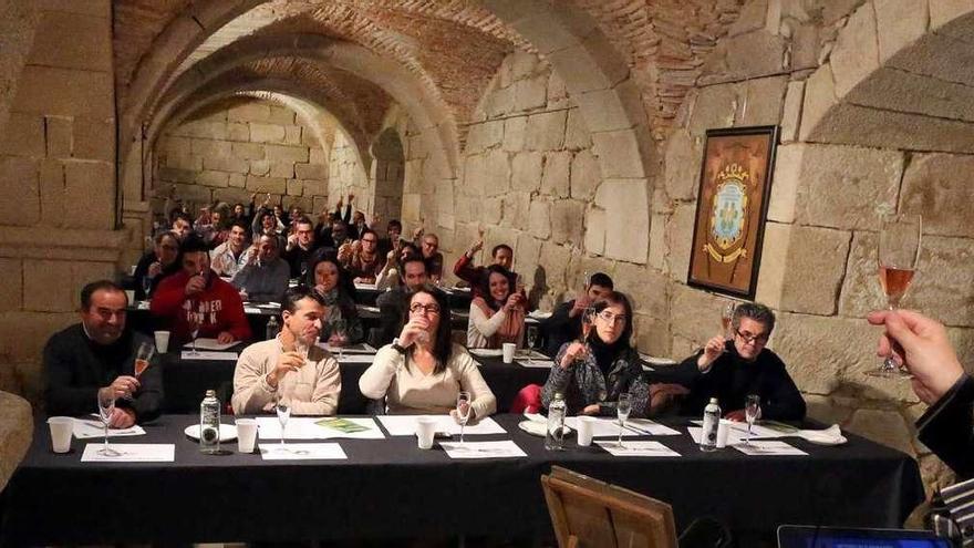 El vino será elaborado y embotellado por el alumnado de un &quot;obradoiro&quot; de empleo. // A. H.