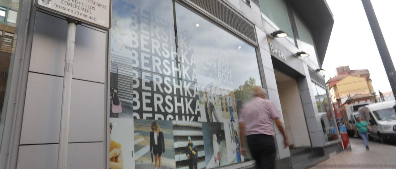 Fachada de la marca Bershka, en el centro de la ciudad. | Ricardo Solís