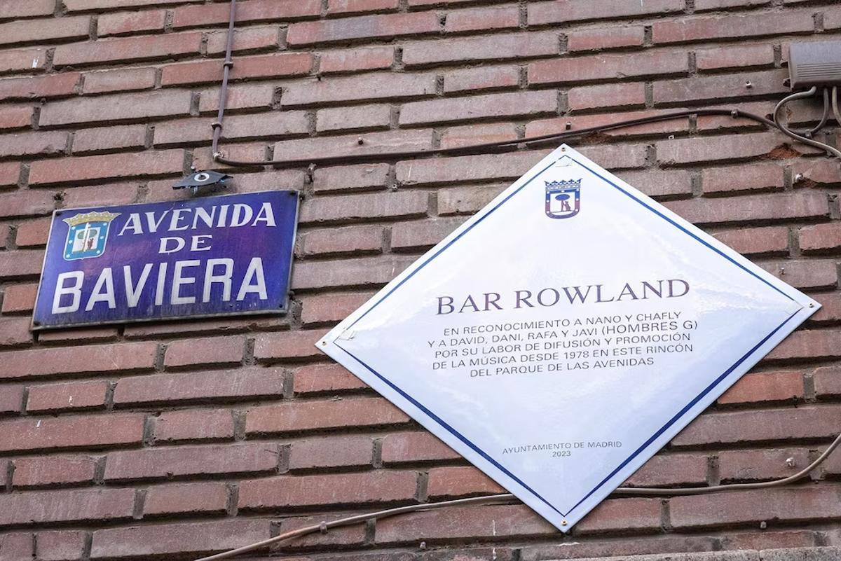 La placa fue instalada en febrero de 2023 en reconocimiento a la labor de difusión y promoción de la música que el local lleva a cabo desde 1978