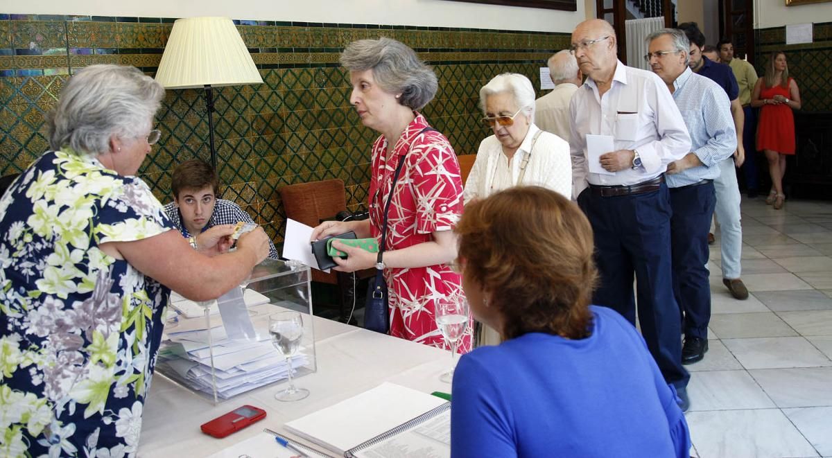 Fotogalería / Jornada de elecciones en el Círculo de la Amistad