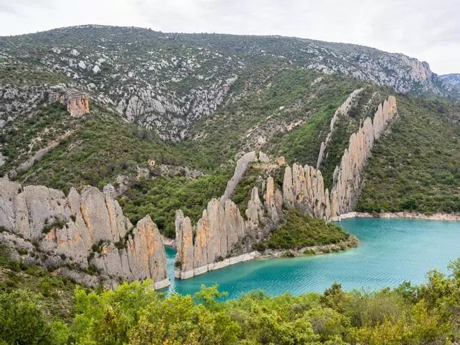 "La Muralla China de España", una espectacular barrera natural que protege una ermita románica