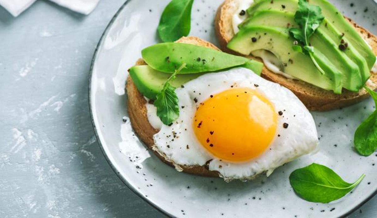 Los alimentos que no debes calentar en el microondas