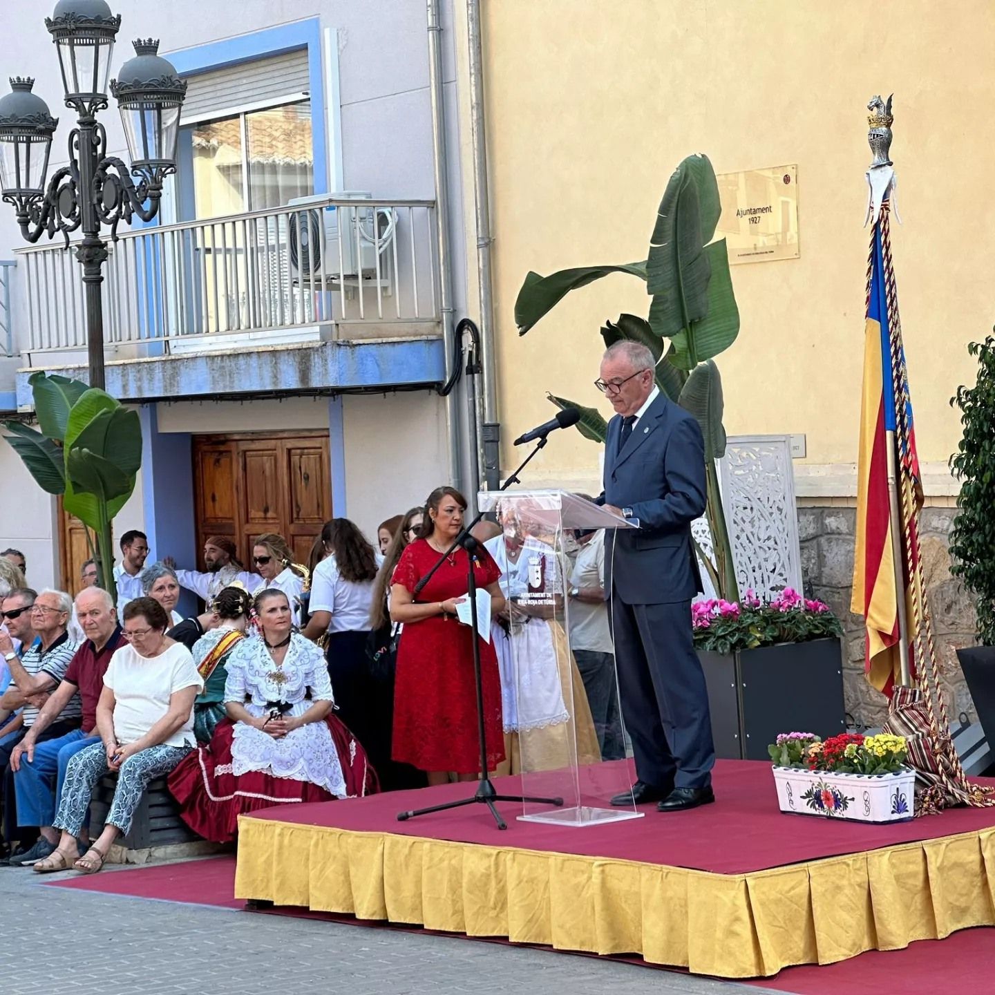 Riba-roja de Túria celebra el 9 d'Octubre entre 'Gegants i cabuts'