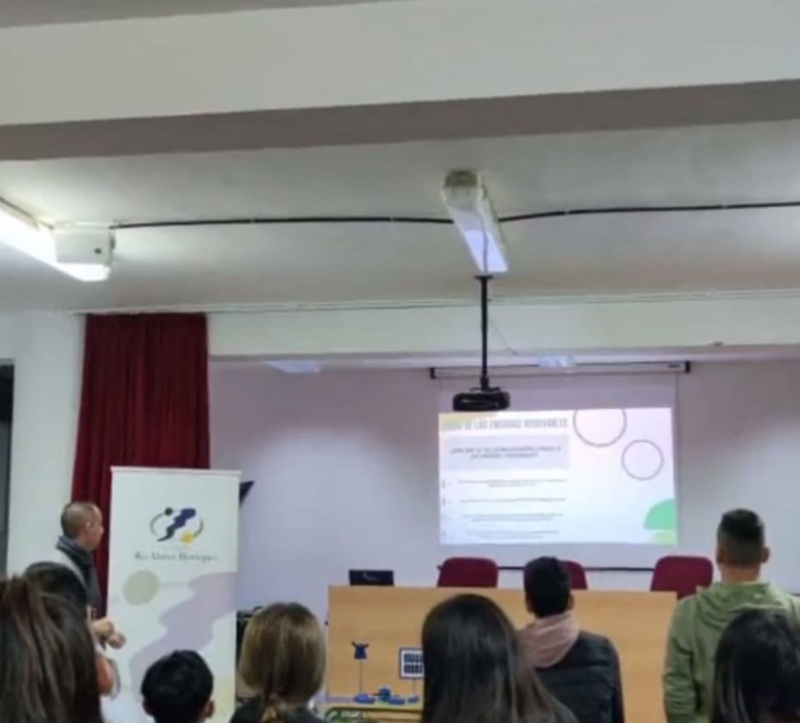 Un momento de la charla impartida en el IES Valverde de Lucerna. | Cedida