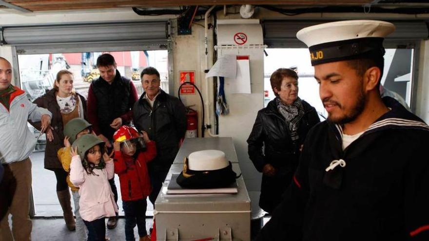 Último día para visitar los cazaminas de la Armada en El Musel