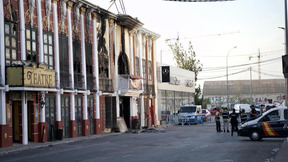 Fachada de la discoteca Teatre incendiada, antes de que comenzasen los trabajos de demolición.